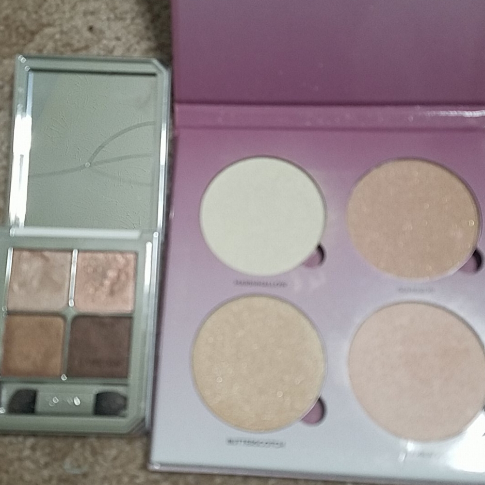 Anastasia Beverly Hills highlight glow kit.